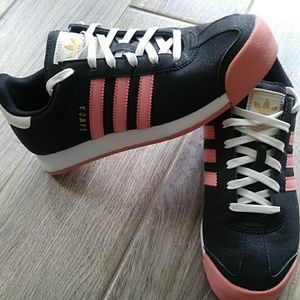 Adidas Sanoma sneakers